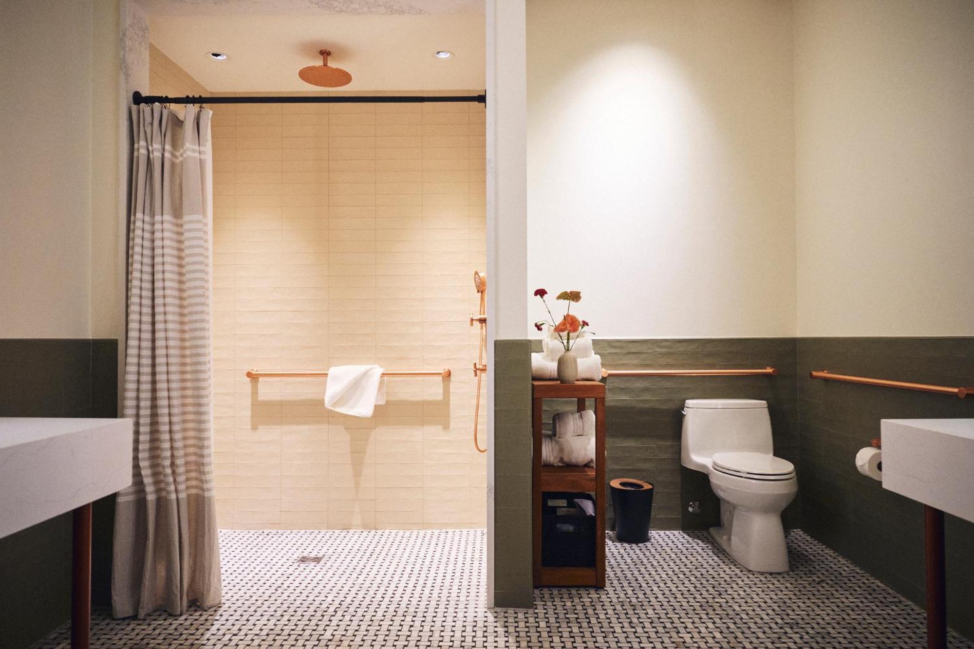 Copper Vine Wine Pub & Inn New Orleans Room photo